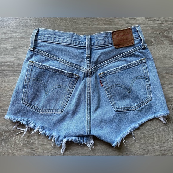 Levi 501 Shorts - Picture 4 of 5
